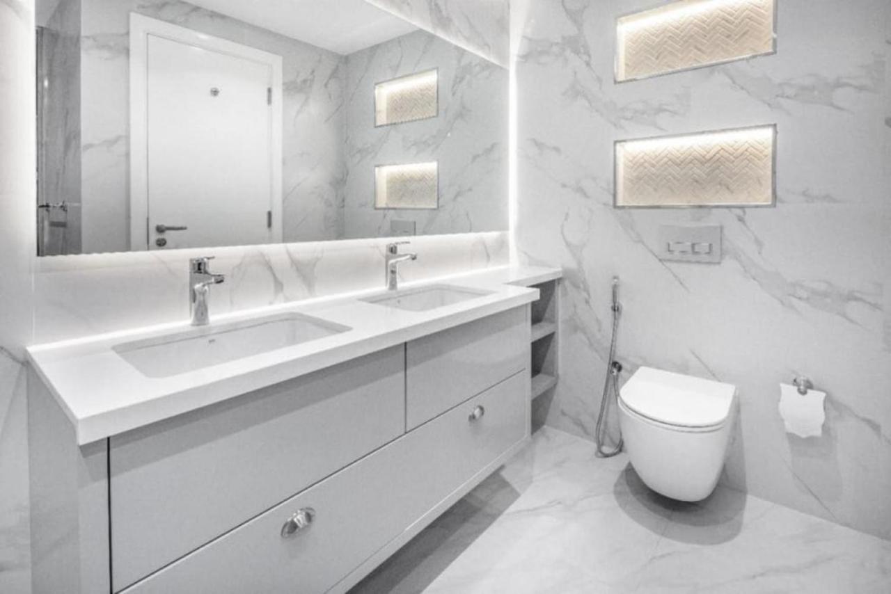 Azure, Marina - Majestic Two Bedroom Lejlighed *