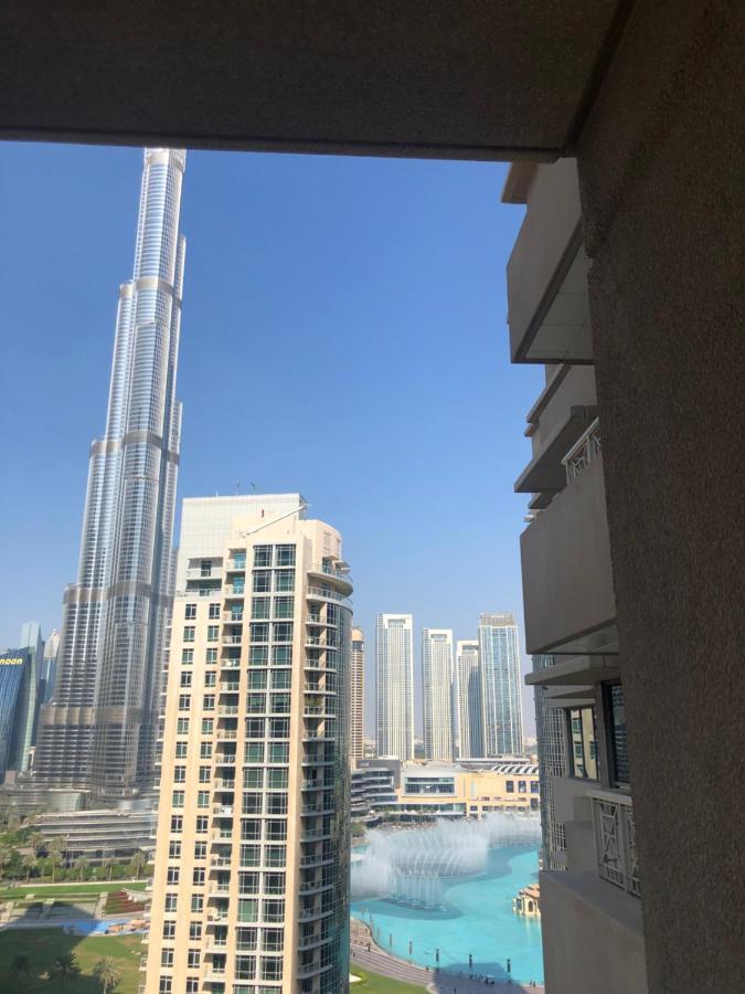 Downtown Boulevard One Bedroom Apt In 29 Blvd غرفة وصالة Burj & Fountain View Master Bedroom Plus 2 Single Beds In Living Apartemen Dubai