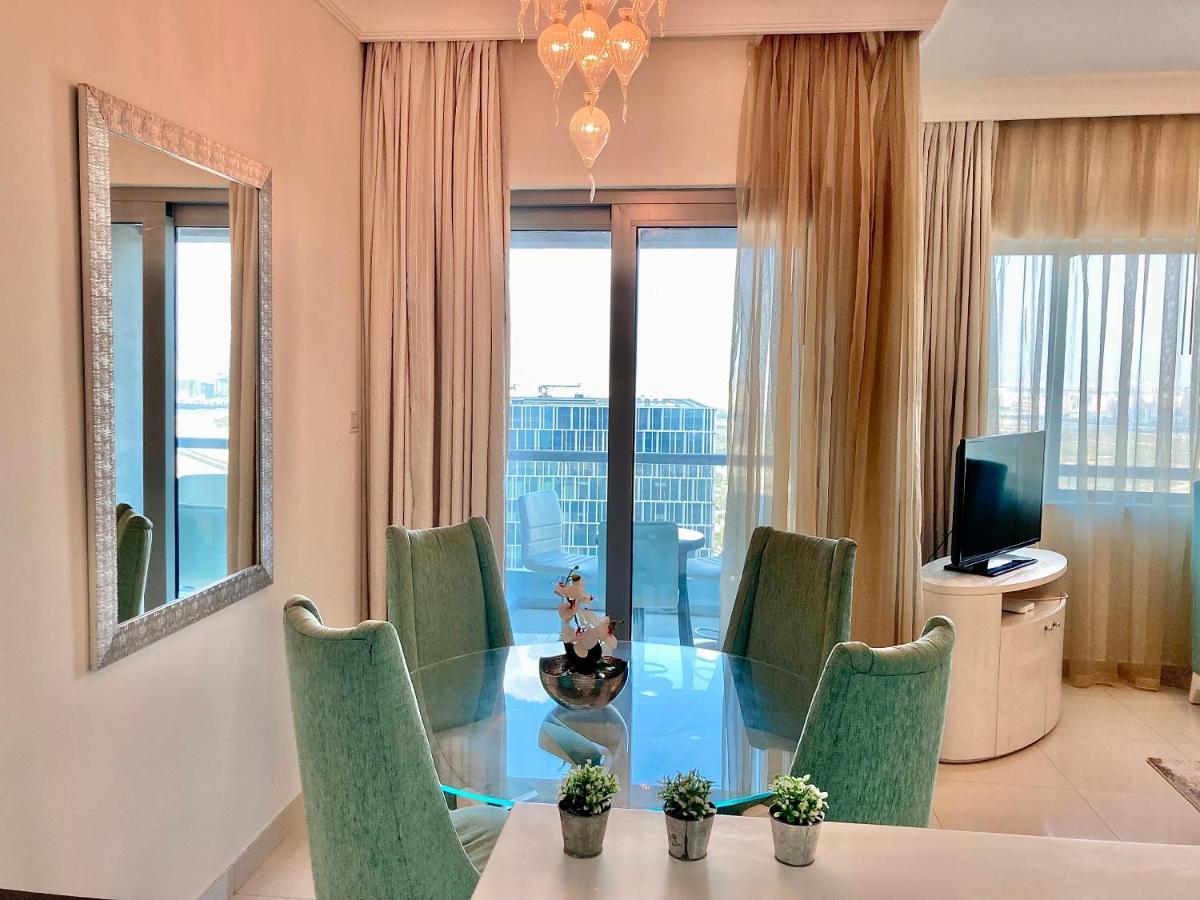 Apartemen Superhost - High-rise Chic Apt With Incredible Skyline Views *