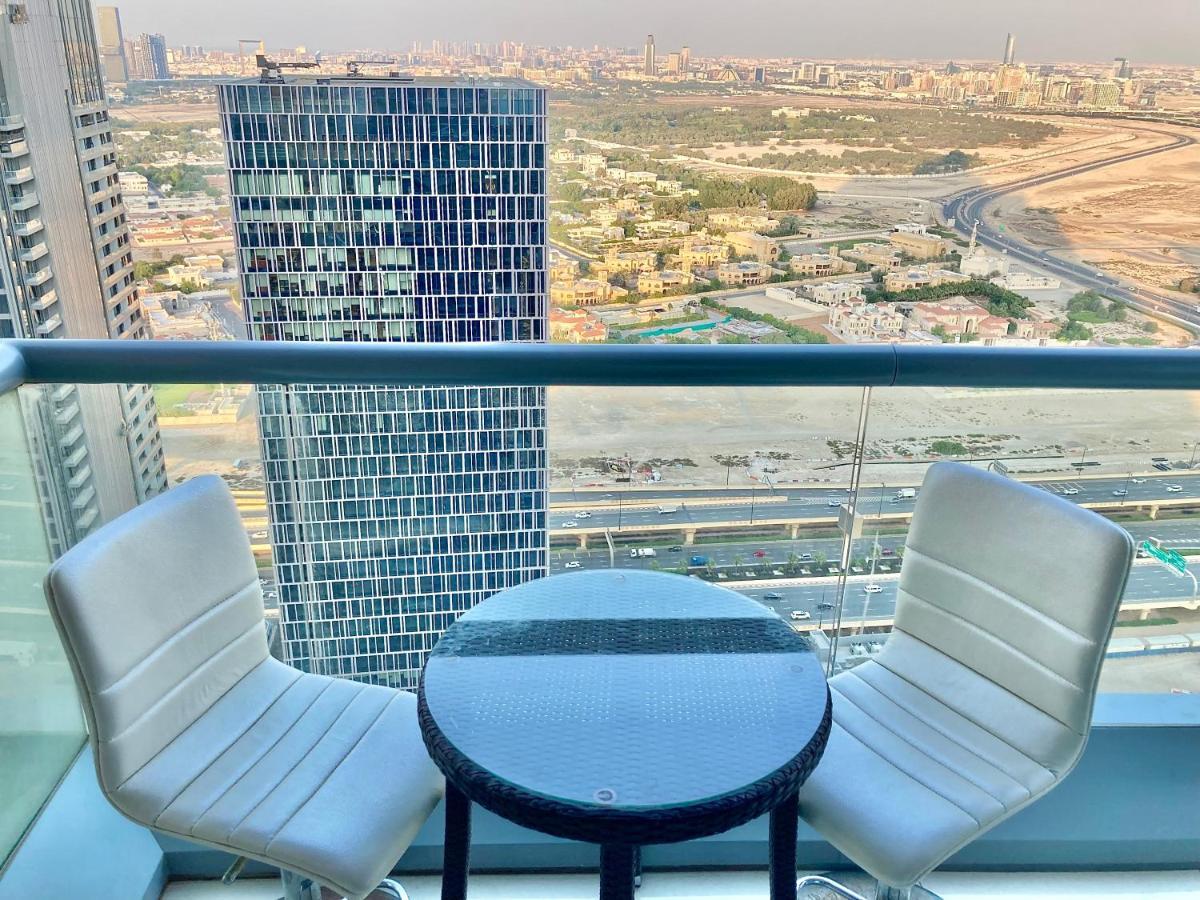 Apartemen Superhost - High-rise Chic Apt With Incredible Skyline Views