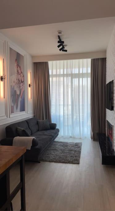 New Luxury Modern Canal View. Apartamento Dubai