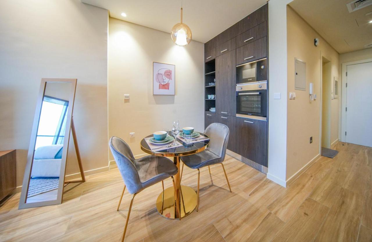 Big Modern In Park View Jvc Appartement