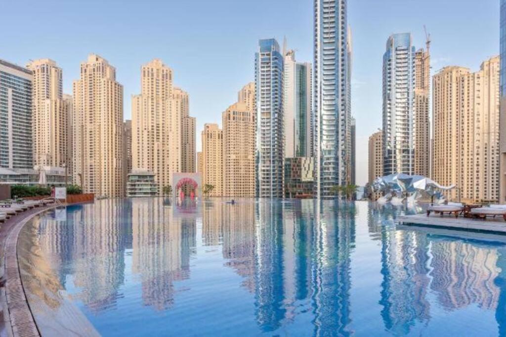 5-star Address Marina Mall Stunning Marina Views 3-bedroom *