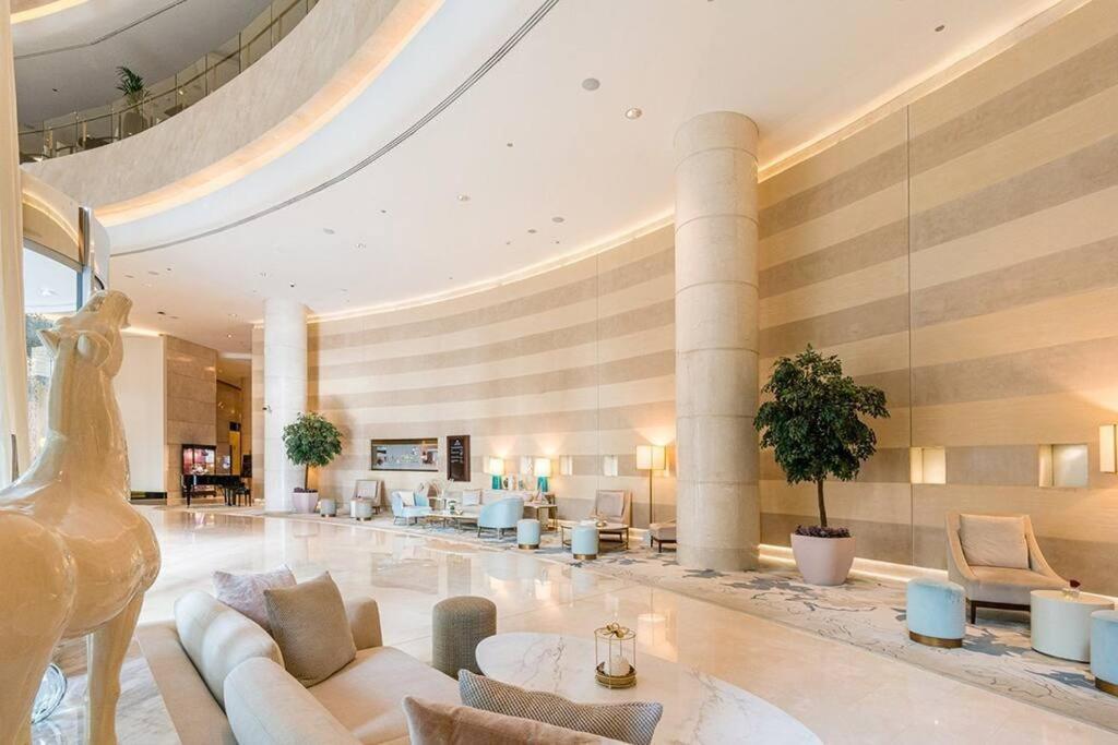 Semesterbostad 5-star Address Marina Mall Stunning Marina Views 3-bedroom