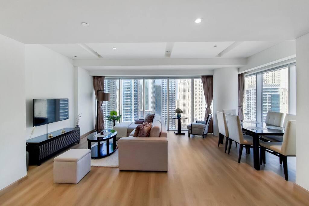 Semesterbostad 5-star Address Marina Mall Stunning Marina Views 3-bedroom *