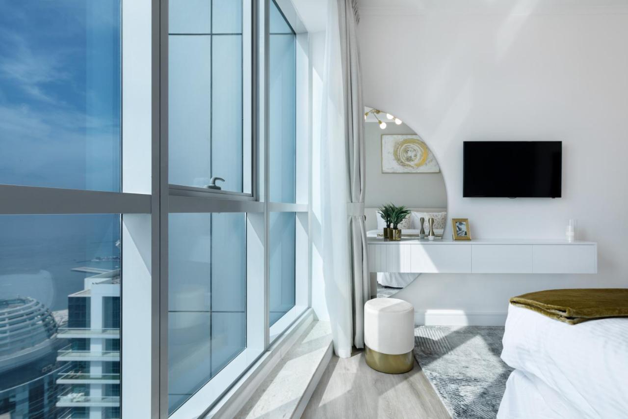 Apartamento Maison Privee - High-floor Trendy With Marina, Palm & Ocean Vws Dubái