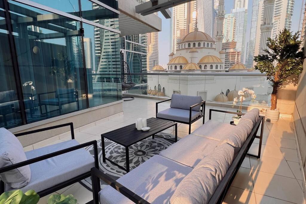 Apartamento Huge Terrace With Canal View & Beach Access Available Dubai