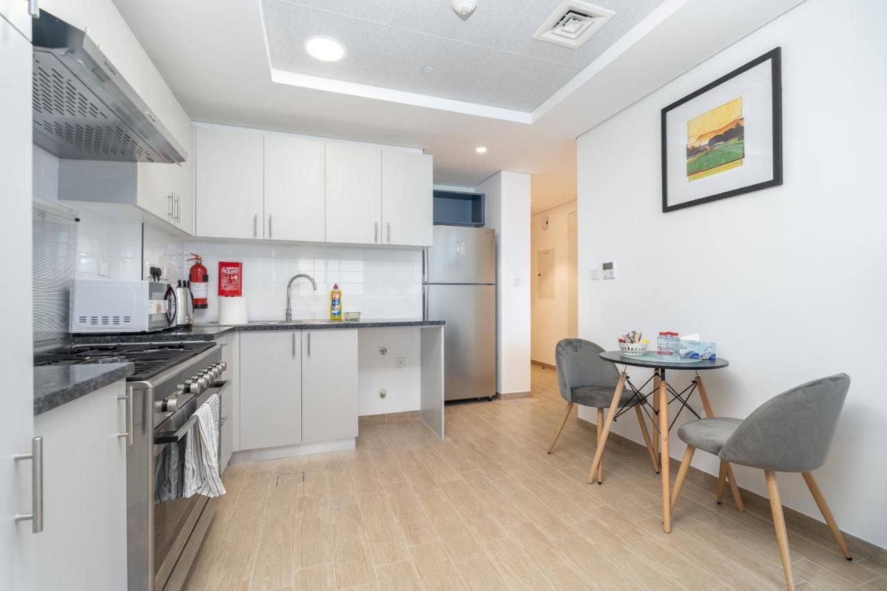 Apartemen Trinity Homes - Luxury 2br With Modern Amenities, Near To Energy Metro Station Dubai