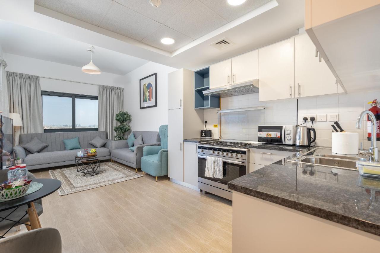 Apartemen Trinity Homes - Luxury 2br With Modern Amenities, Near To Energy Metro Station Dubai