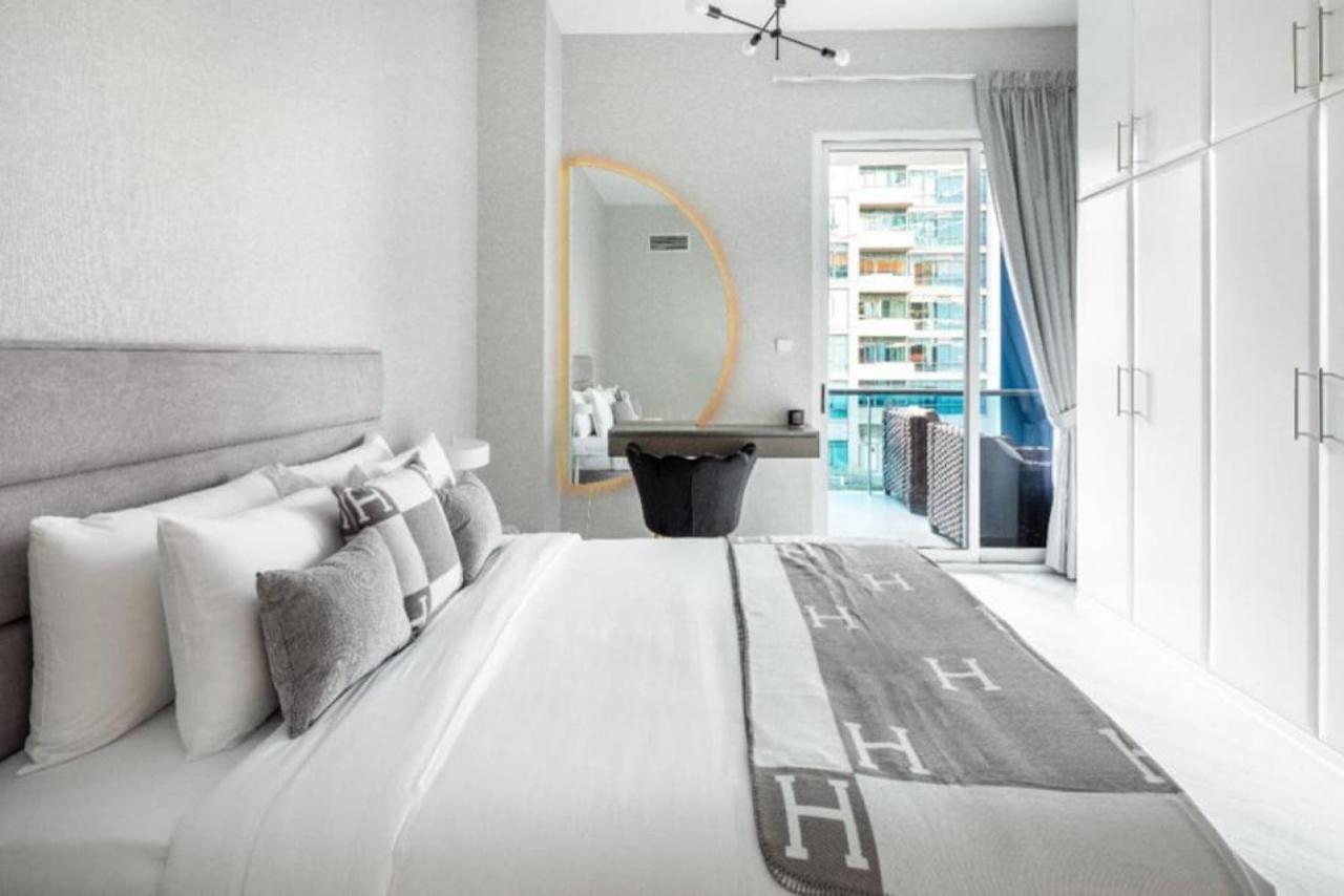 Azure, Marina - Majestic Two Bedroom Lejlighed *