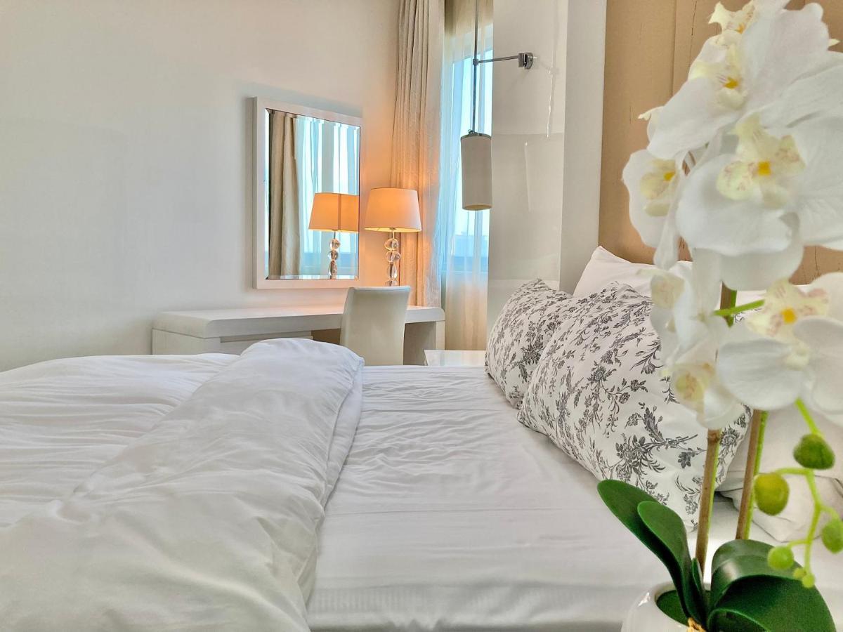 Superhost - High-rise Chic Apt With Incredible Skyline Views Apartemen