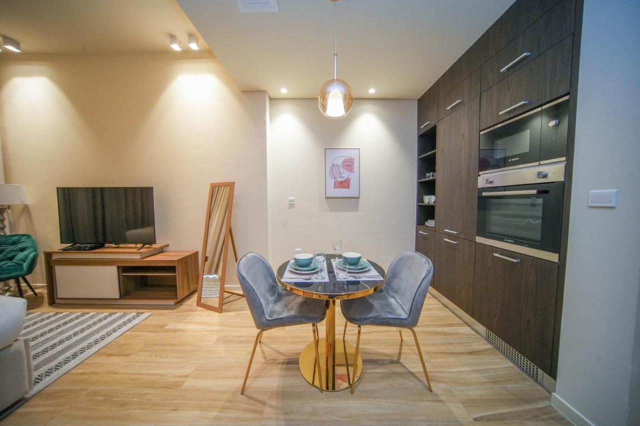 Big Modern In Park View Jvc