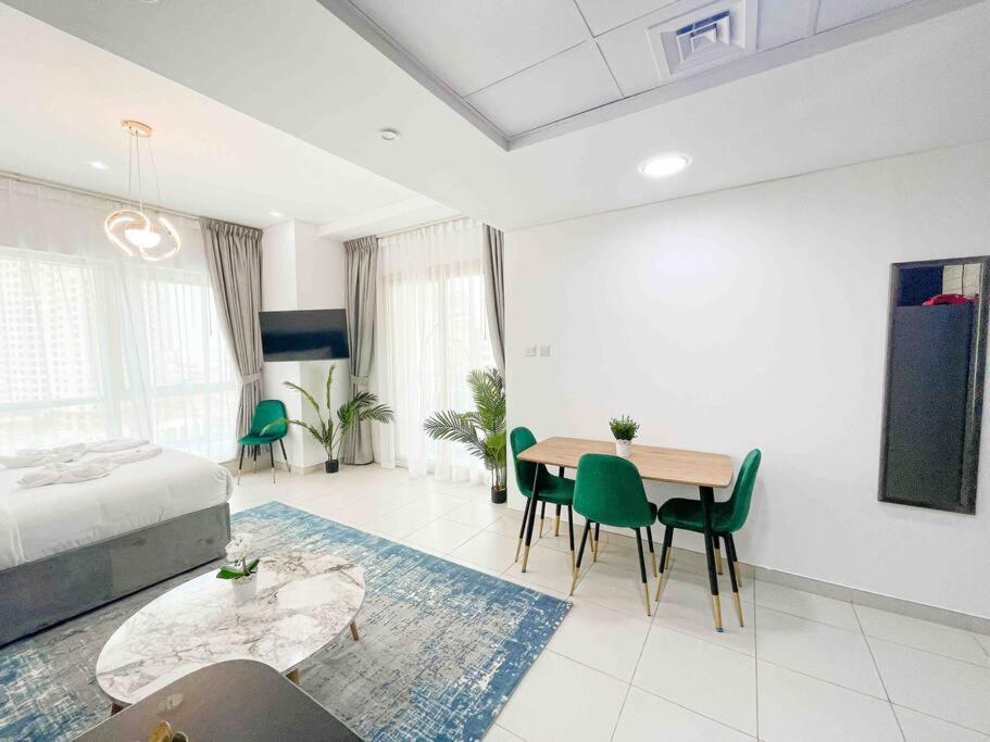 Apartemen Royal Oceanic In Jbr By Happy Season Dubai