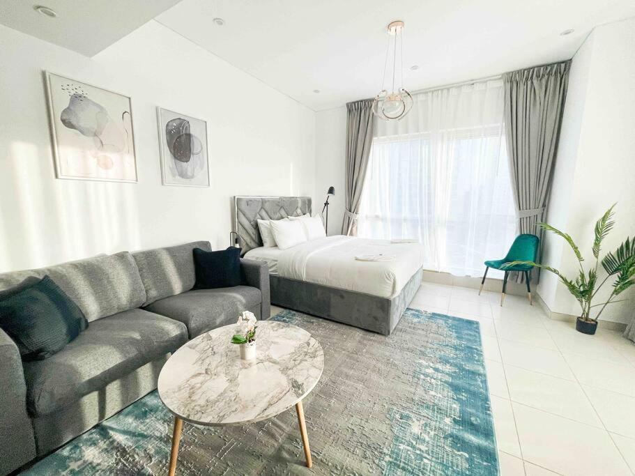 Royal Oceanic In Jbr By Happy Season Apartemen Dubai
