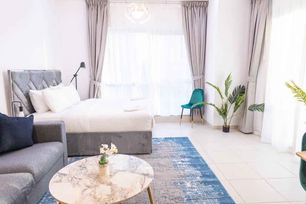 Apartemen Royal Oceanic In Jbr By Happy Season