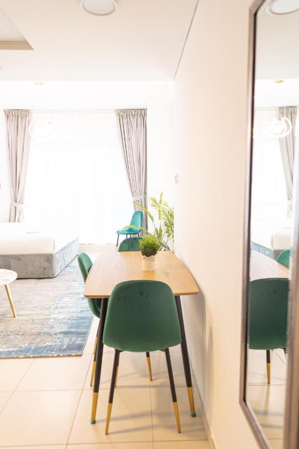 Royal Oceanic In Jbr By Happy Season Apartemen Dubai