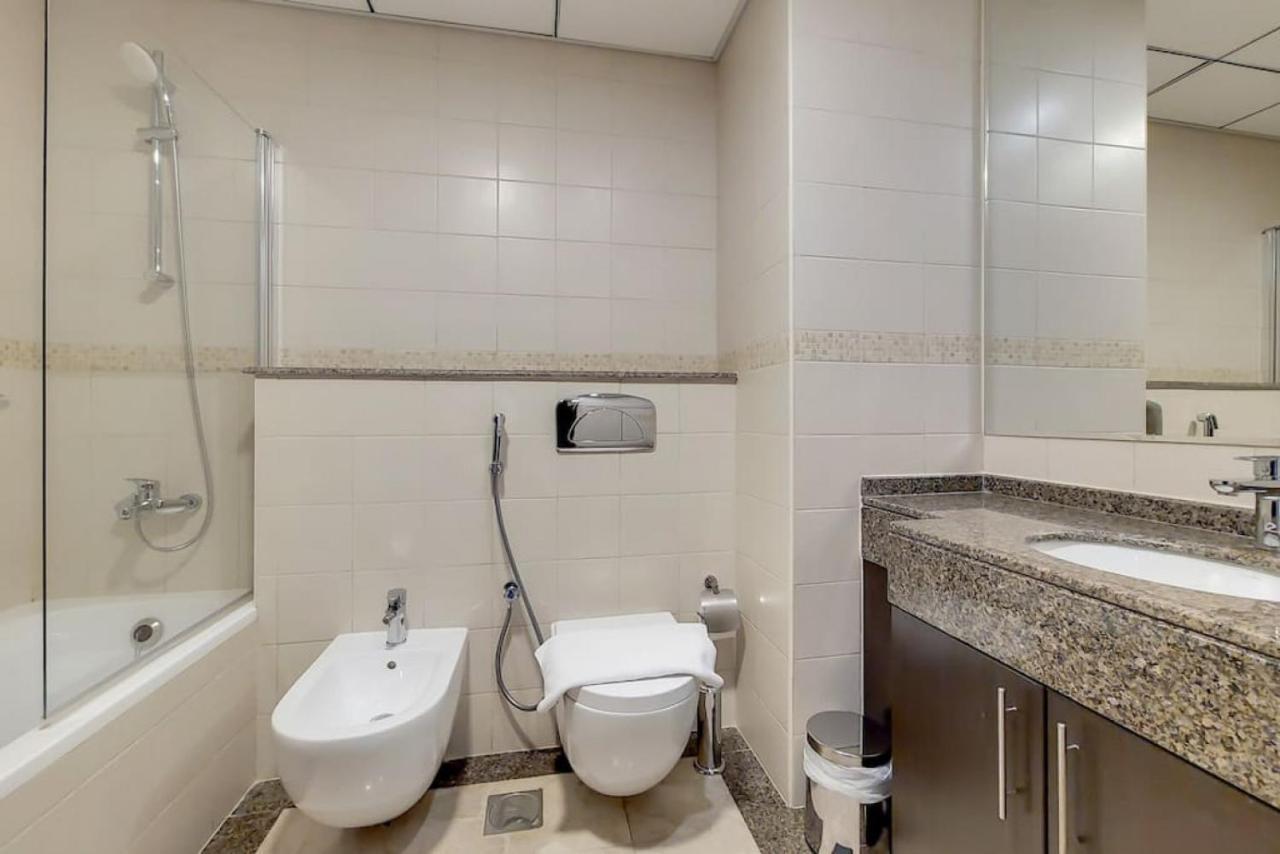 Bay Central, Tower - Tranquil Two Bedroom Appartement *
