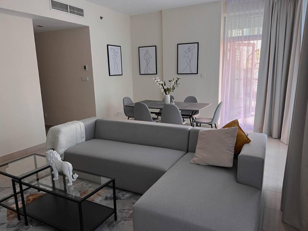 Huge Terrace With Canal View & Beach Access Available Apartamento Dubai
