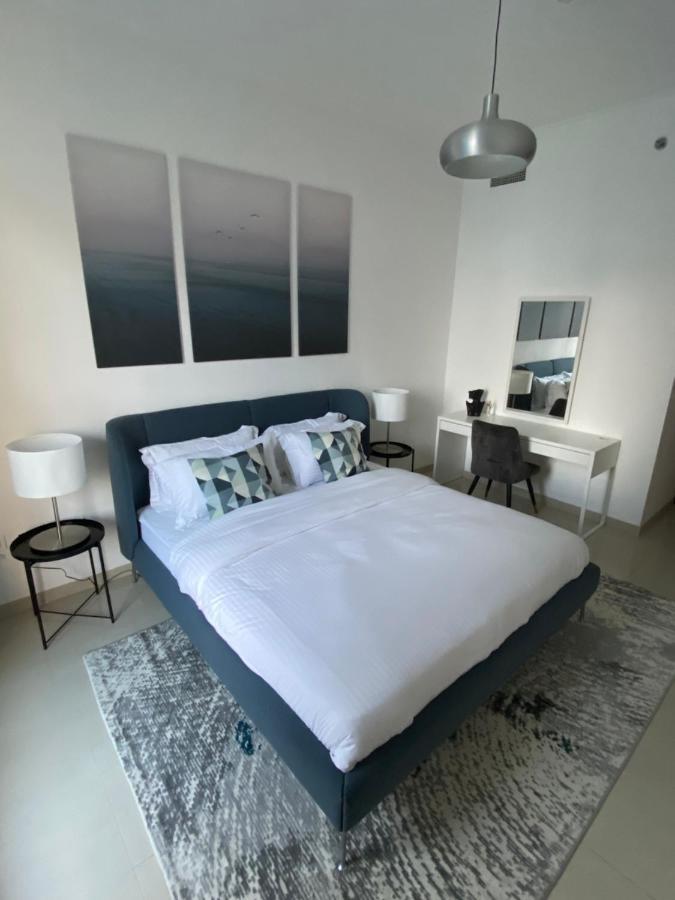 Stylish 2 Bdr In Marina & Beach Access Available Apartment *