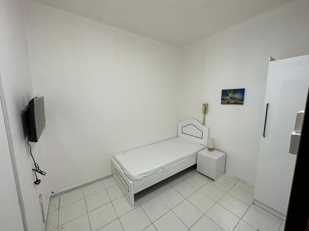 Apartamento Low Priced New Residential For Rent In Near Dafza Metro Station *