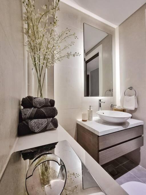 Amazing Business Bay B27 Dubai