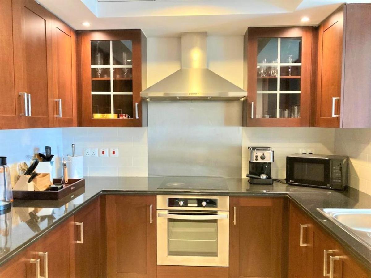 Stunning Downtown With Balcony Apartment *