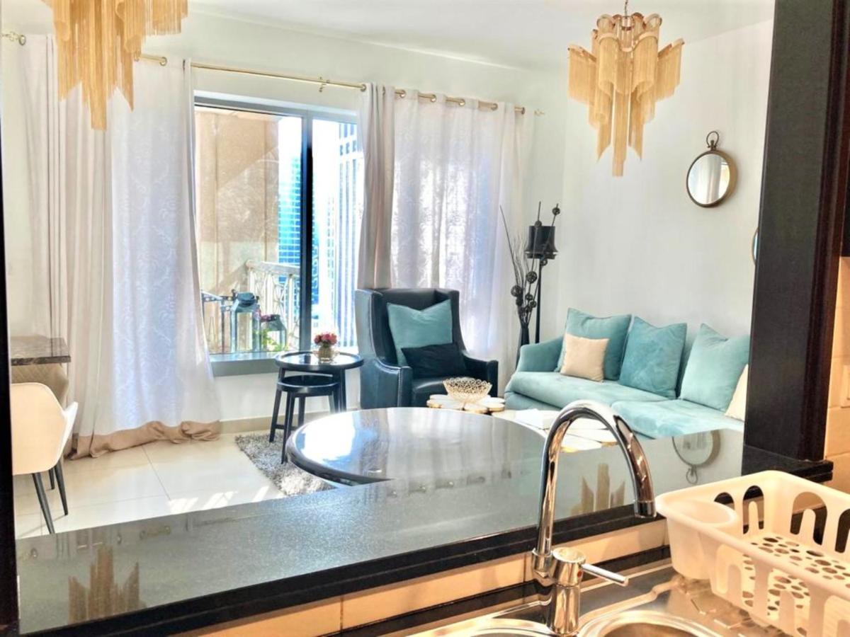 Stunning Downtown With Balcony Apartment *