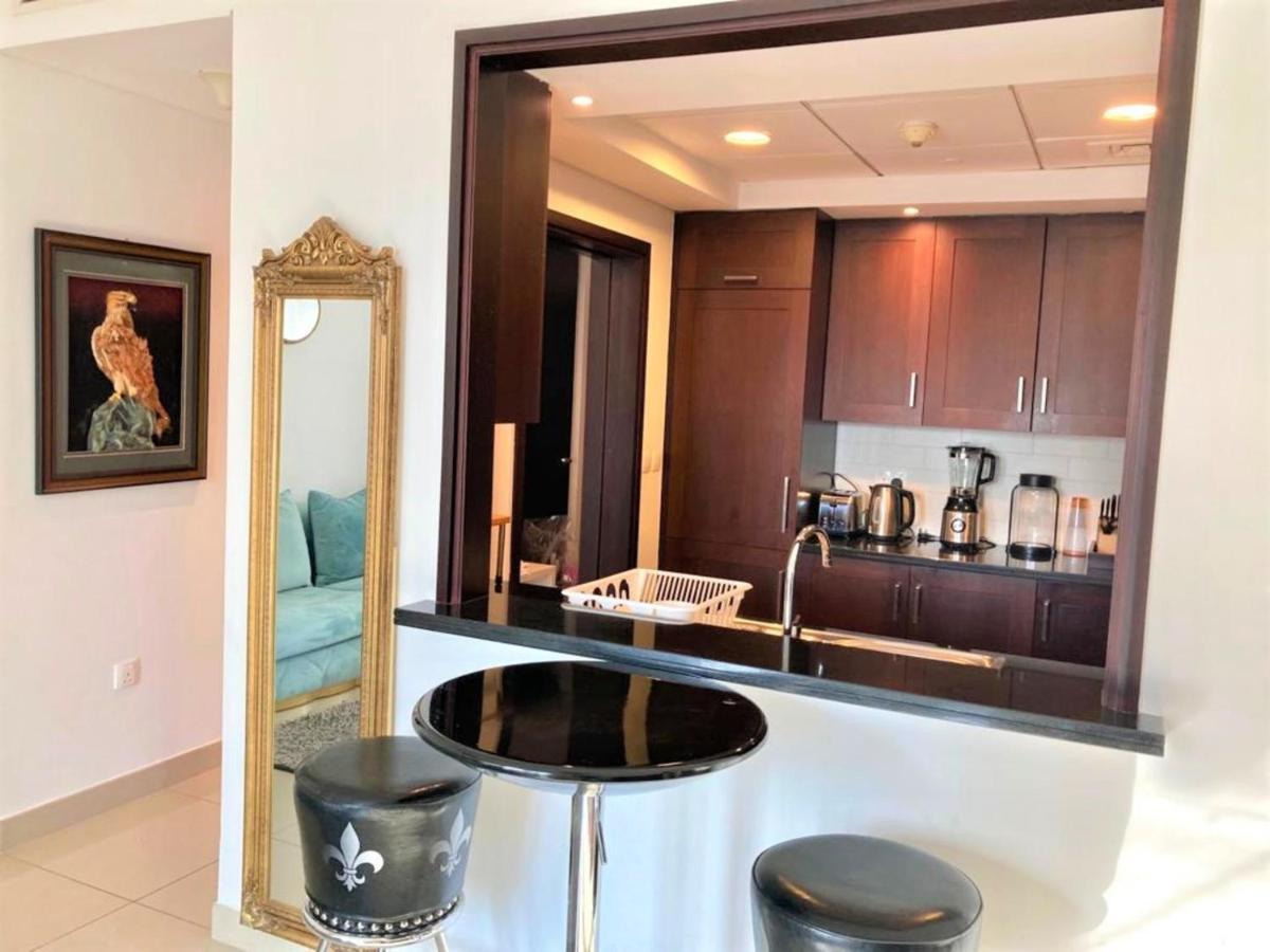 Stunning Downtown With Balcony Apartment