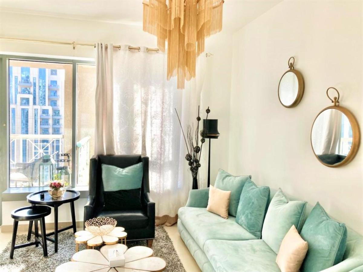 Stunning Downtown With Balcony Apartment *