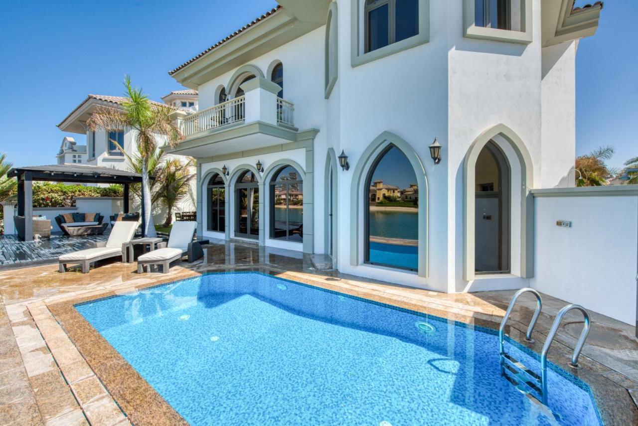 Maison Privee - Glamourous Beachfront On The Palm With Pool Villa Dubái
