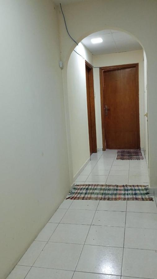 Brand New Boys 5 Min Walk From Burjuman Metro Station Exit-4 With Brand New Furnishings & Free Facilities Hostal Dubái