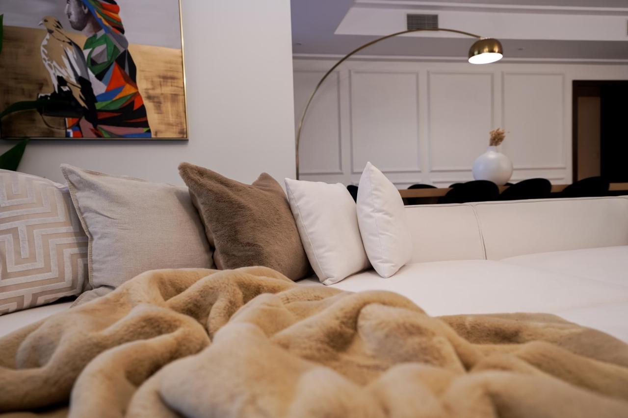 Majestay - Luxury Living Apartemen