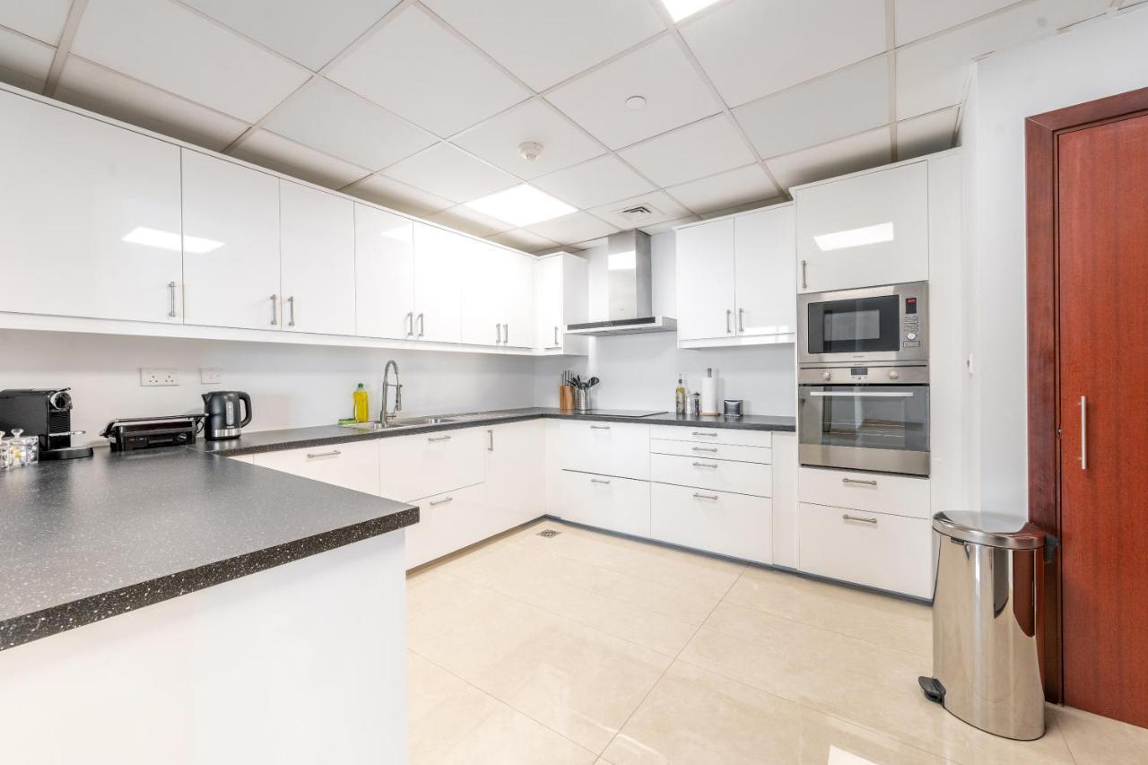 Deluxe Retreat In Jbr - Million Dollar View - Balcony Dubái