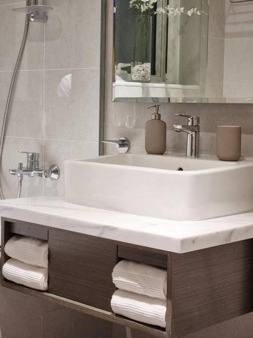 Amazing Business Bay B27 Apartment *