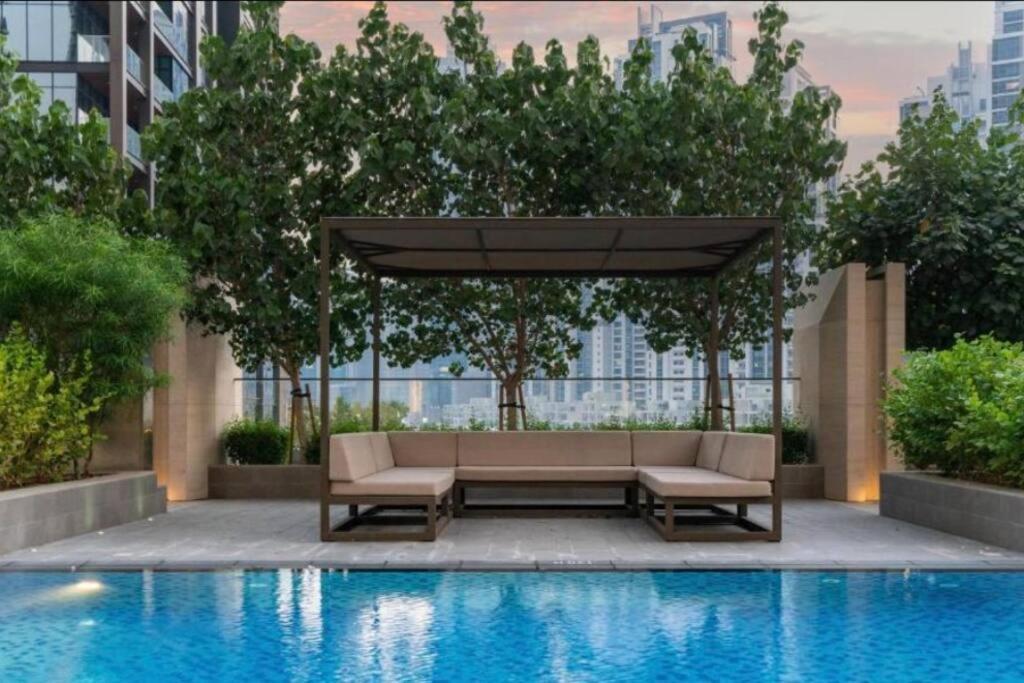 Luxurious 2 Bed Sleeps 6 In Downtown Apartament Dubai