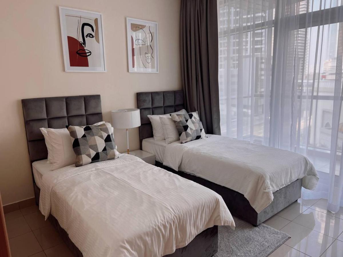 Huge Terrace With Canal View & Beach Access Available Apartamento Dubai