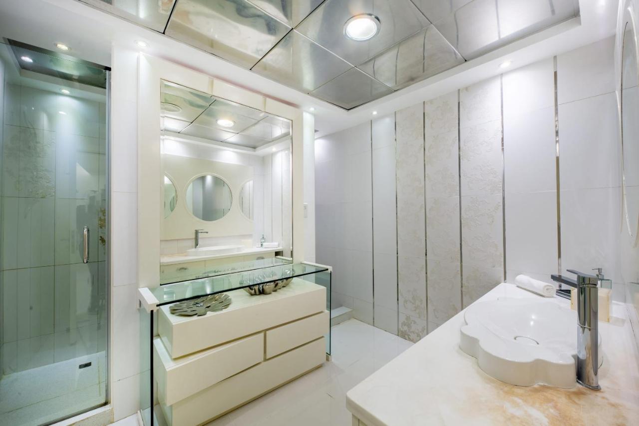 Villa Manzil - Ultra Luxury 6br Signature With Pool, Theatre And Beach Access In Palm Jumeirah