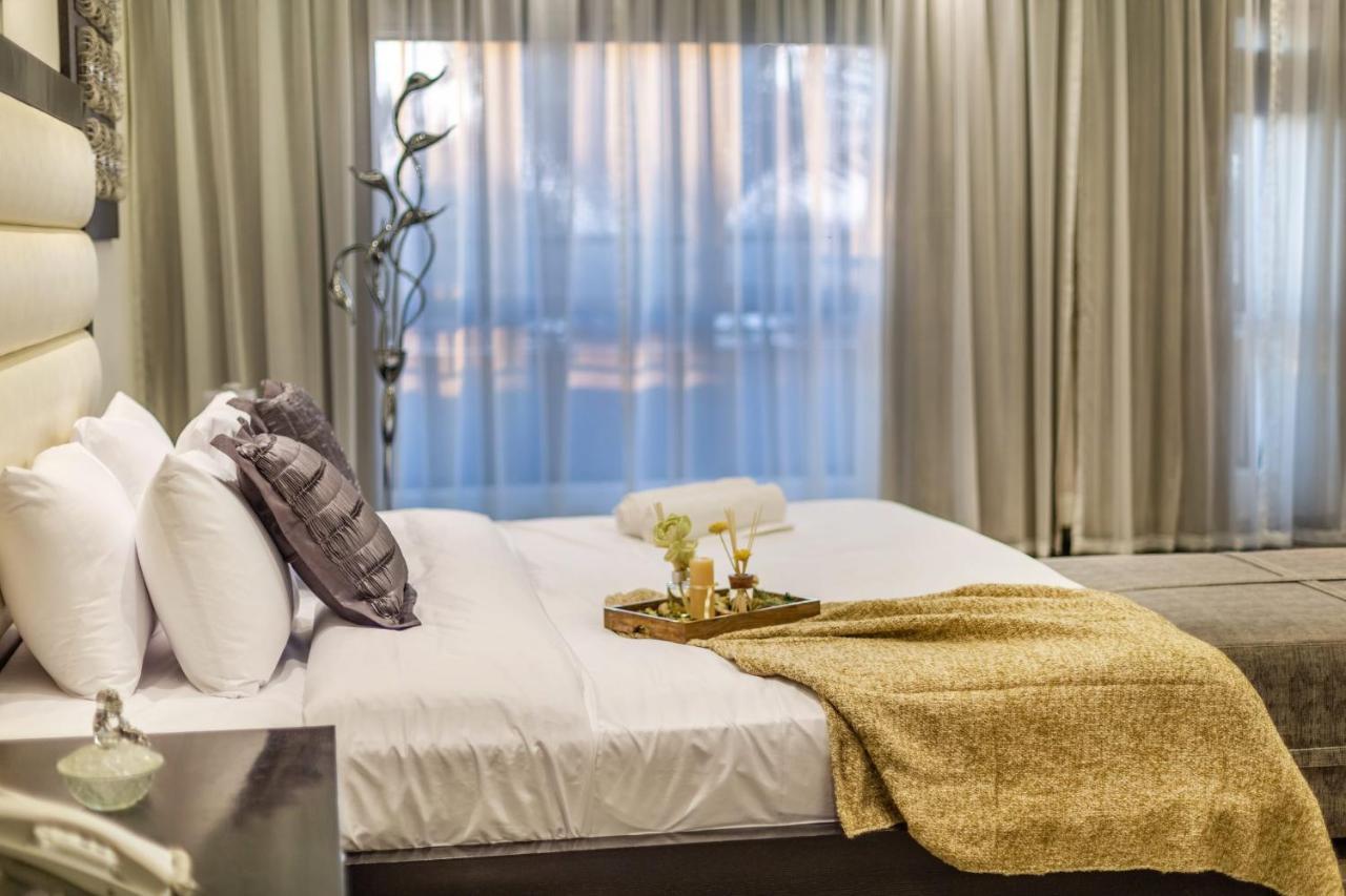 Manzil - Ultra Luxury 6br Signature With Pool, Theatre And Beach Access In Palm Jumeirah Villa *