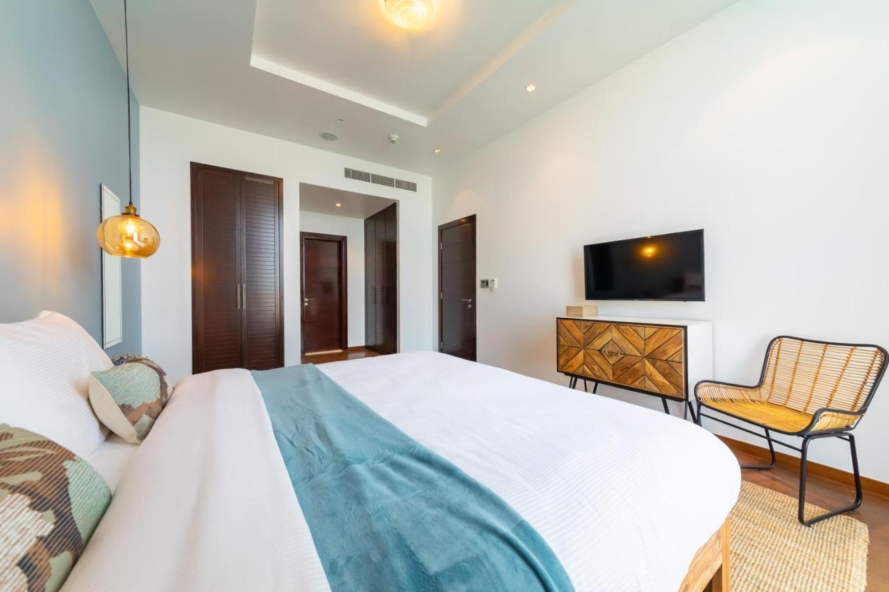 Apartamento Maison Privee - Palm Jumeirah Luxury Apt W Access To Exclusive Beach, Pool, And Gym *