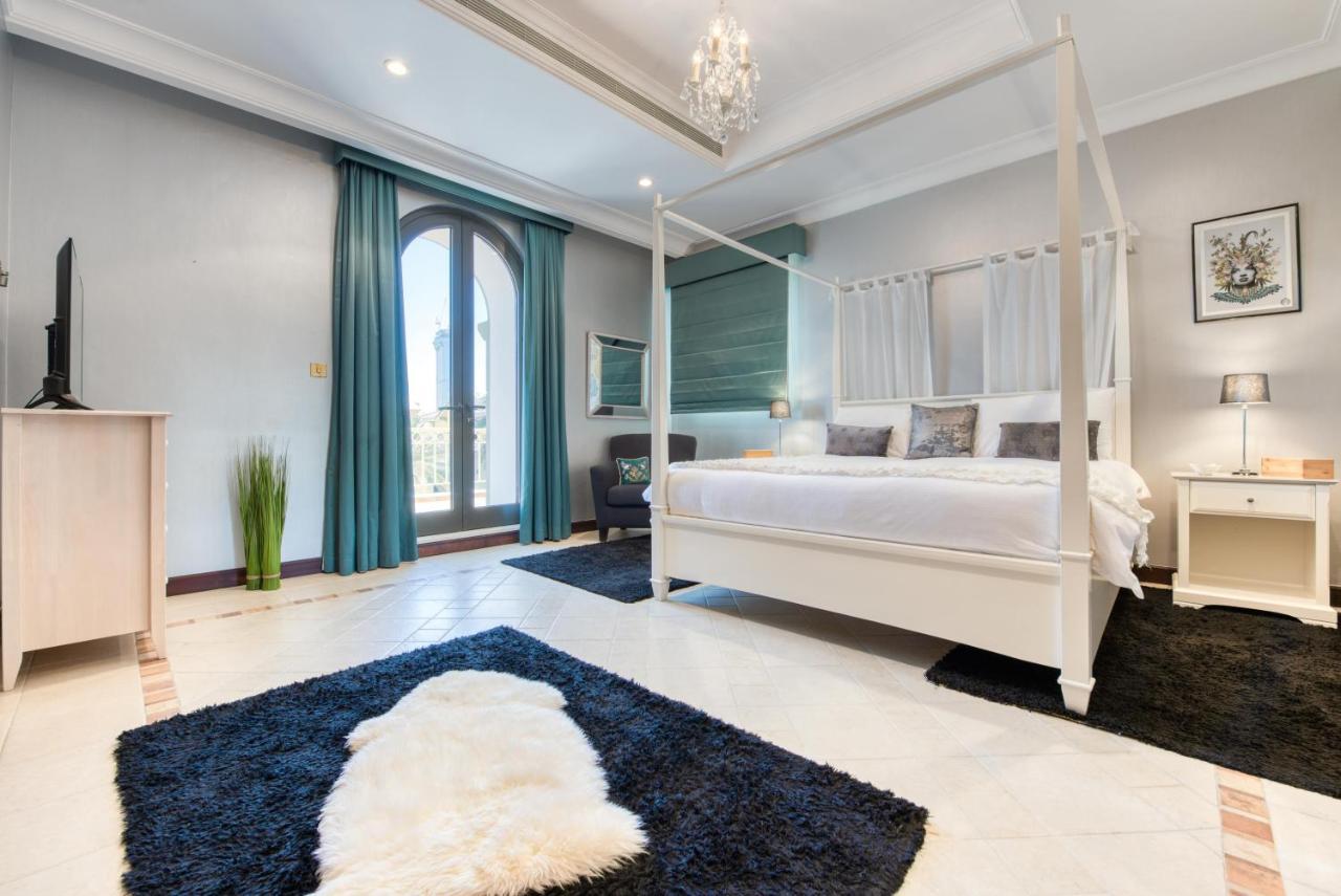 Maison Privee - Glamourous Beachfront On The Palm With Pool Dubái