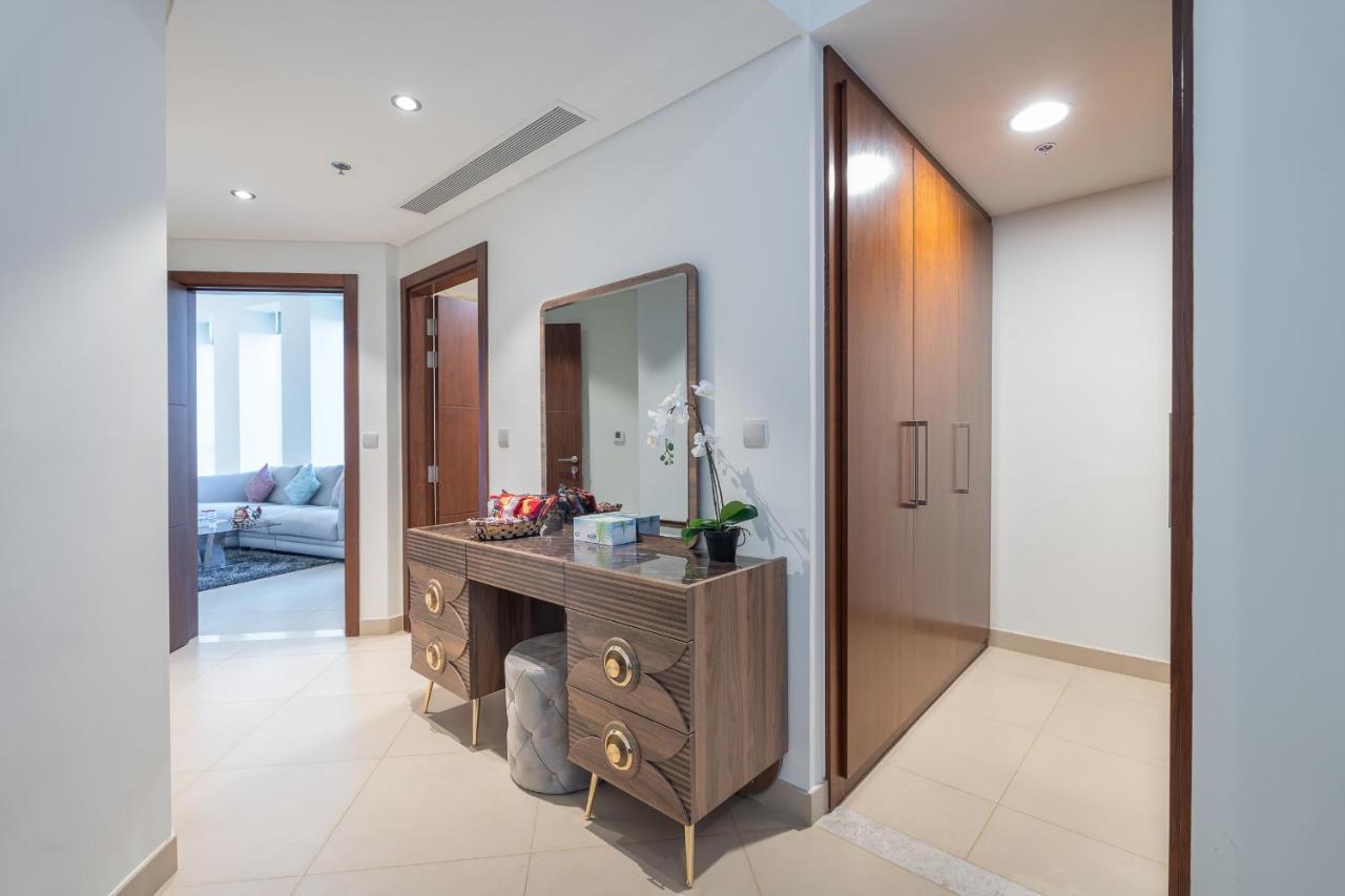 Trinity Holiday Homes - Burj Vista Downtown Dubái