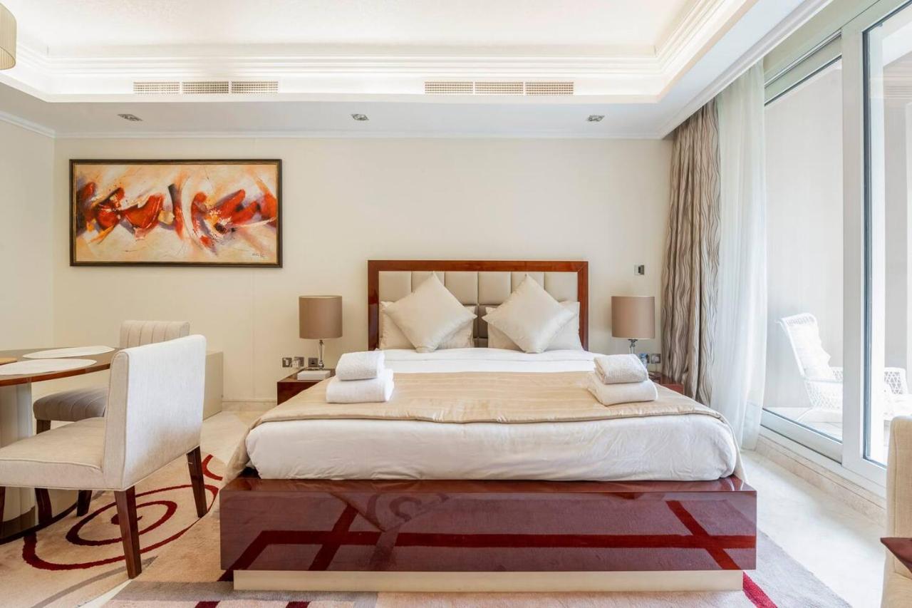 Lägenhet Fully-equppied With Private And Pool Dubai