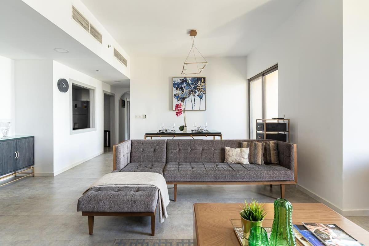 Frank Porter - Shams 4 Apartment