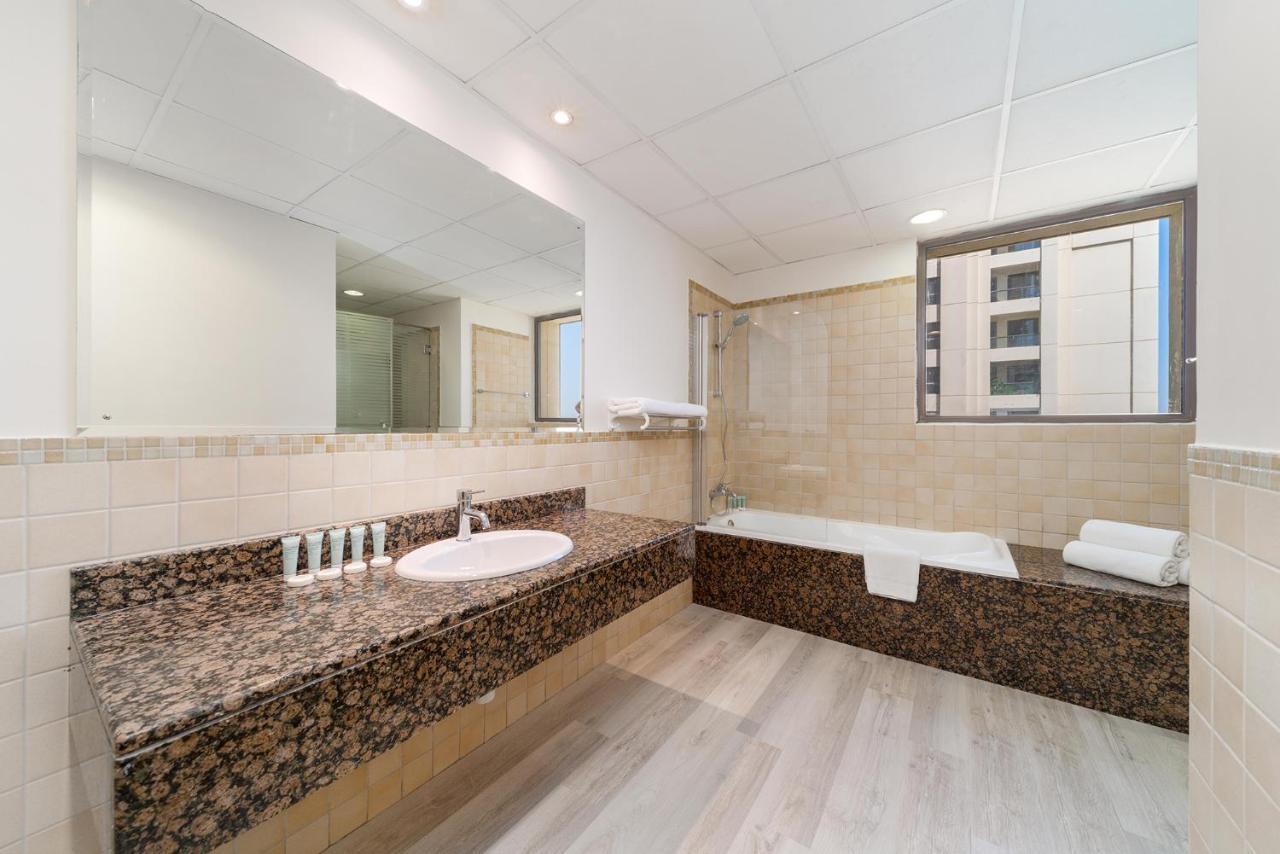 Spacious 7-bedroom Serviced On Jbr Walk Dubaï