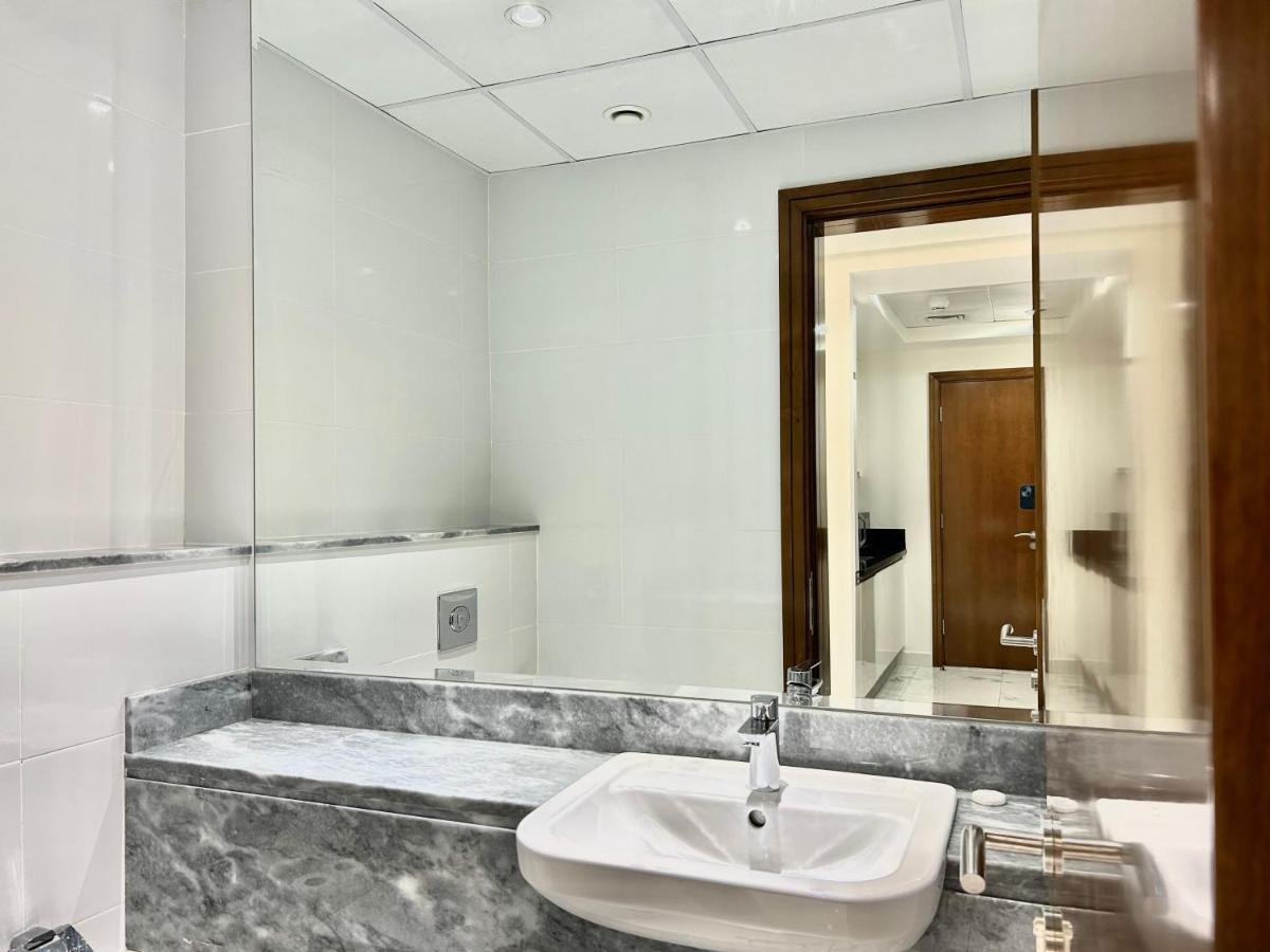 Stunning 1bedroom With Balcony In Al Habtoor Apartamento Dubai