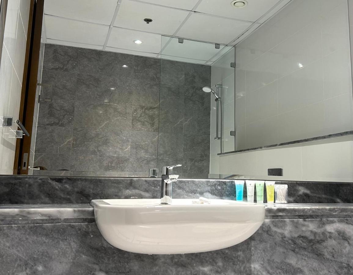 Stunning 1bedroom With Balcony In Al Habtoor Dubai