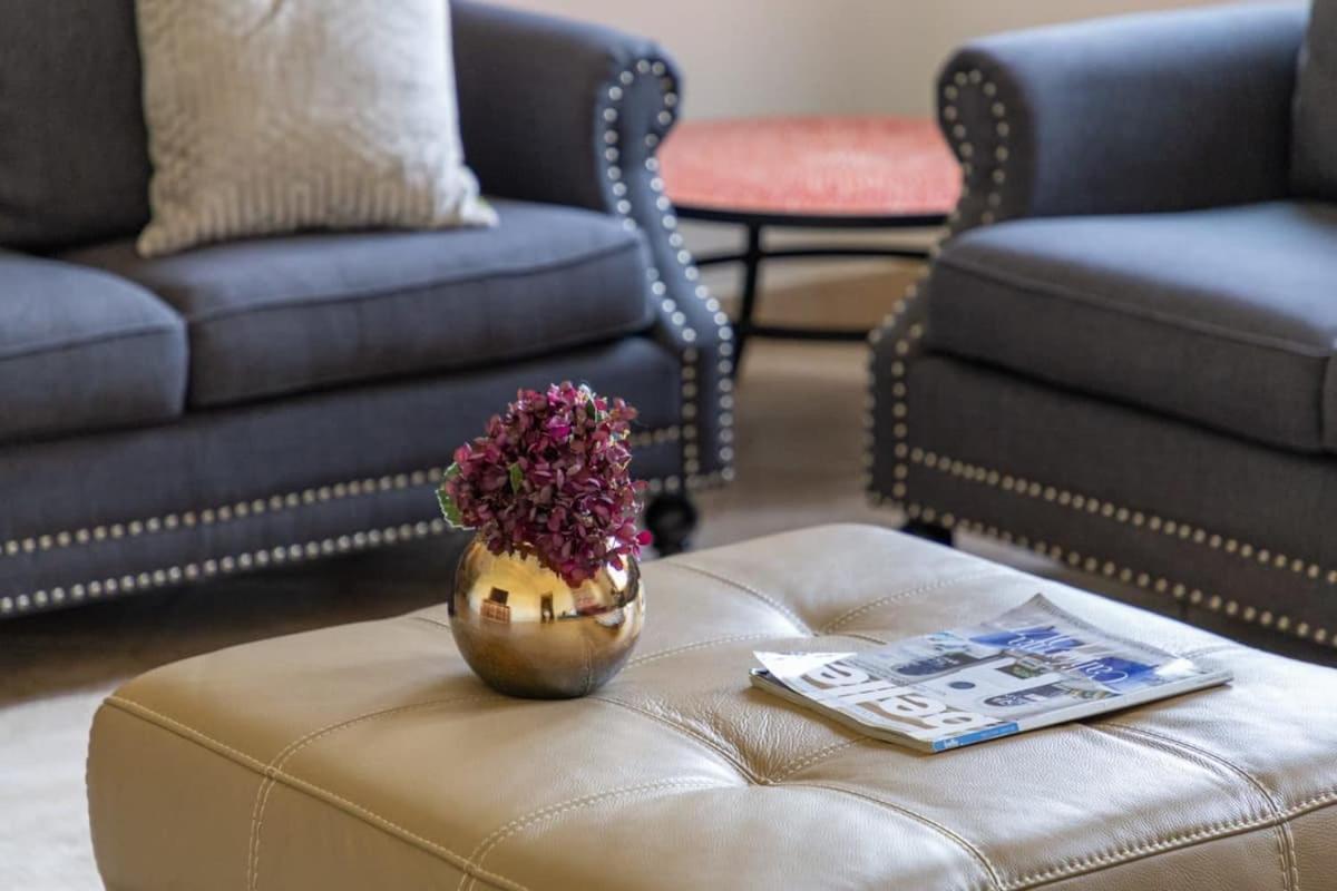 Cool And Spacious In Fabulous Location
