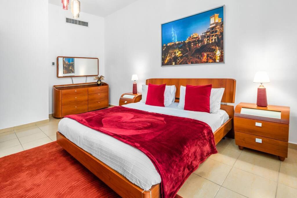 Spacious 4-bed In Jbr Rimal With Access To Beach! Apartemen Dubai