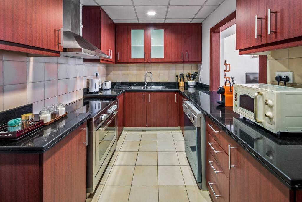 Apartament Spacious 4-bed In Jbr Rimal With Access To Beach! Dubai
