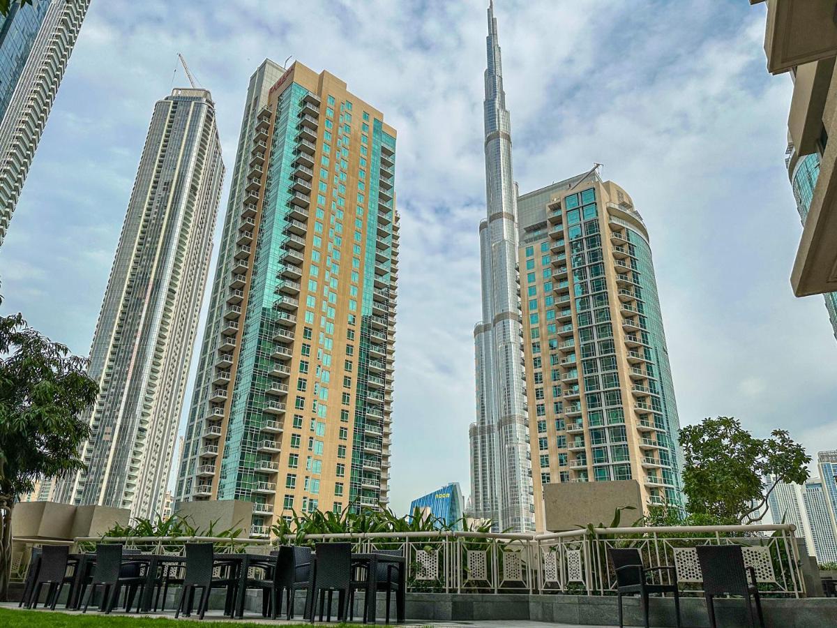Apartemen Higuests - Snug Studio With Balcony In The Heart Of Downtown